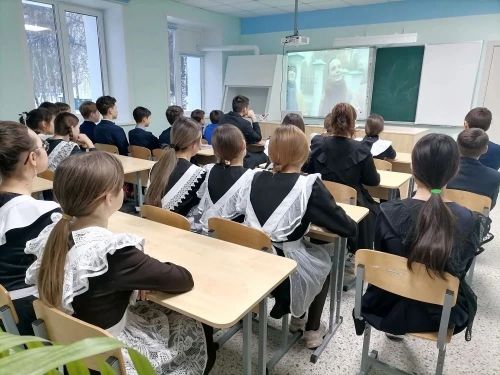 На уроке «Разговоры о важном» в Старотябердинской школе ознакомились с Третьяковской галереей