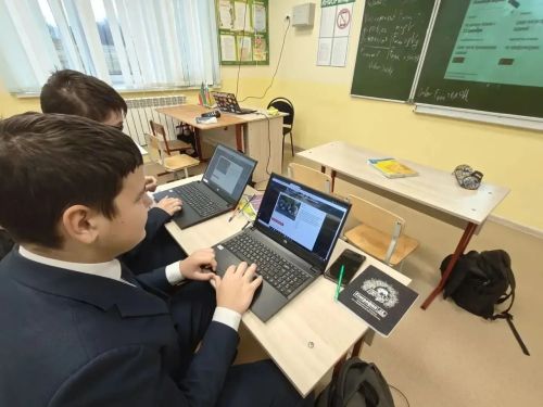 Активное участие учеников Кушманской основной школы и педагога Алмаза Зиганшина в федеральном проекте «Код будущего»