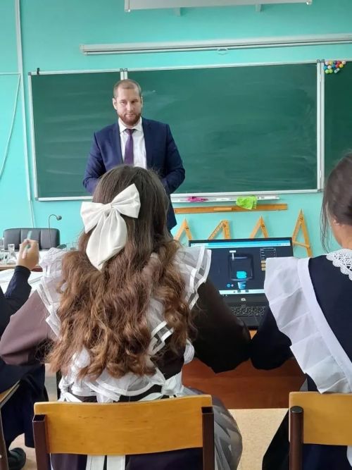 Активное участие учеников Кушманской основной школы и педагога Алмаза Зиганшина в федеральном проекте «Код будущего»