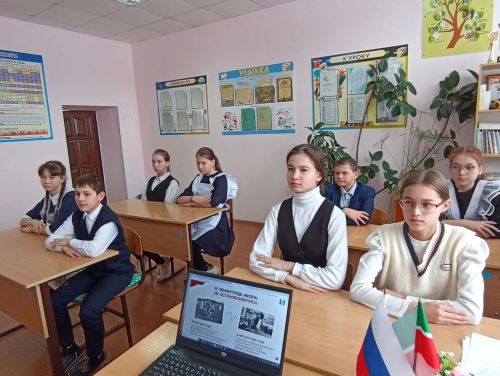 «Ленинград. Дорога памяти»: патриотический час в Берлибашской школе
