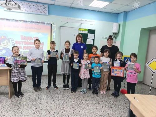 Иске Тәрбиттә балаларга юл хәрәкәте кагыйдәләрен өйрәтү буенча даими эш алып барыла