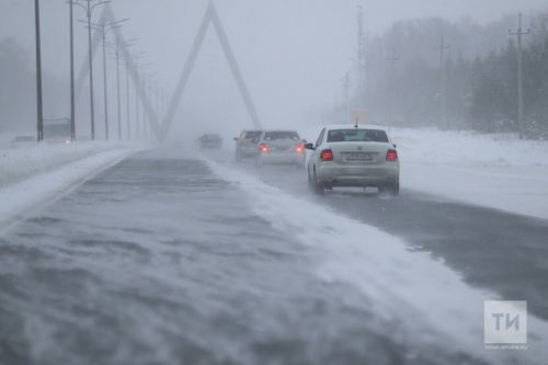 ГАИ призывает водителей быть внимательными на дорогах во время снегопада