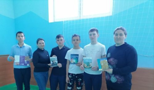 Работники культуры села Бурундуки провели важную беседу «Мы против курения» для учеников 7-8 классов