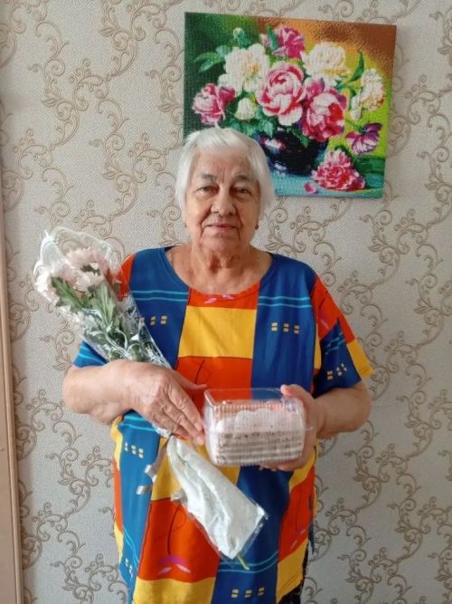 Социальные работники отделения надомного обслуживания КЦСОН «Омет» Кайбицкого района поздравили своих подопечных женщин с Международным женским днём