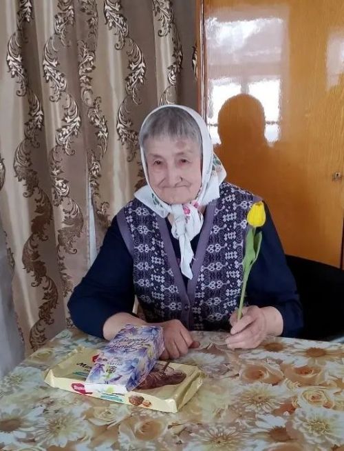Социальные работники отделения надомного обслуживания КЦСОН «Омет» Кайбицкого района поздравили своих подопечных женщин с Международным женским днём