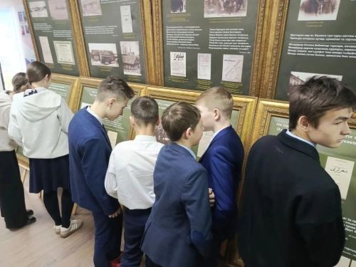 Учащиеся Старотябердинской школы побывали на выставке в музее Кайбицкого края