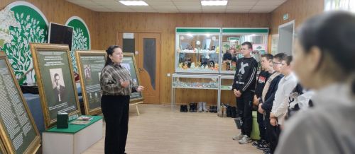 Ученики Чутеевской школы побывали на передвижной выставке Национального музея РТ «Я устремляюсь в вечность: Габдулла Тукай и его наследие»