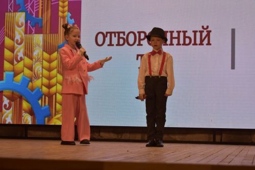 Районный тур фестиваля «Созвездие — Йолдызлык» объединил талантливых кайбицких ребят на одной сцене