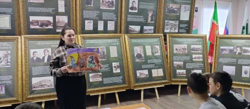 Ученики Чутеевской школы побывали на передвижной выставке Национального музея РТ «Я устремляюсь в вечность: Габдулла Тукай и его наследие»