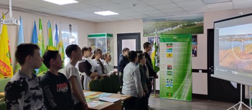 Ученики Чутеевской школы побывали на передвижной выставке Национального музея РТ «Я устремляюсь в вечность: Габдулла Тукай и его наследие»
