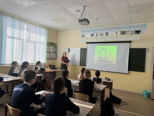 Тема очередного занятия «Разговоры о важном» в Кушманской школе была посвящена промышленному потенциалу страны