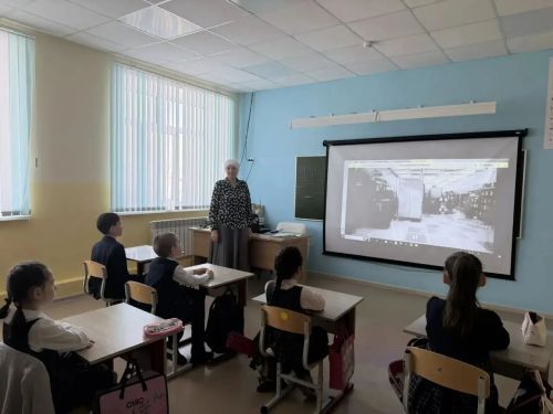 Тема очередного занятия «Разговоры о важном» в Кушманской школе была посвящена промышленному потенциалу страны