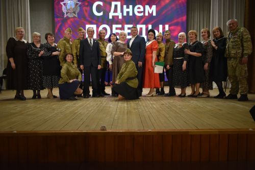Ветераны из Казани показали в Кайбицах литературно-музыкальный спектакль «Поклонимся великим тем годам»