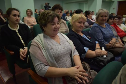 Ветераны из Казани показали в Кайбицах литературно-музыкальный спектакль «Поклонимся великим тем годам»