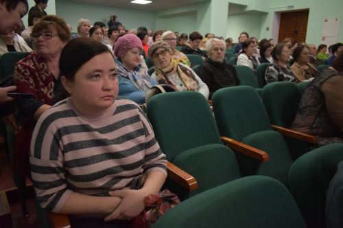 Ветераны из Казани показали в Кайбицах литературно-музыкальный спектакль «Поклонимся великим тем годам»