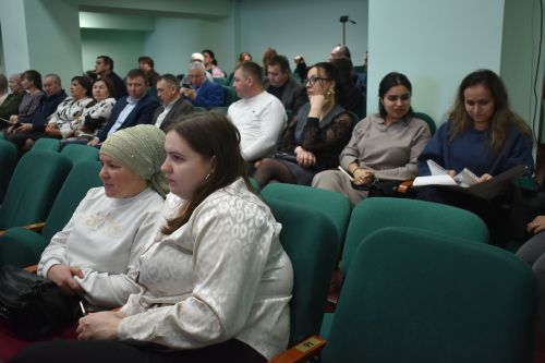 Ветераны из Казани показали в Кайбицах литературно-музыкальный спектакль «Поклонимся великим тем годам»