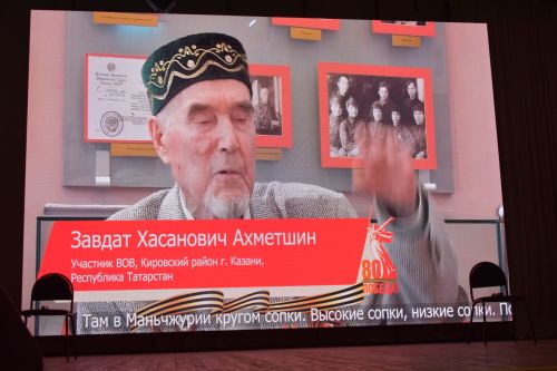 Ветераны из Казани показали в Кайбицах литературно-музыкальный спектакль «Поклонимся великим тем годам»