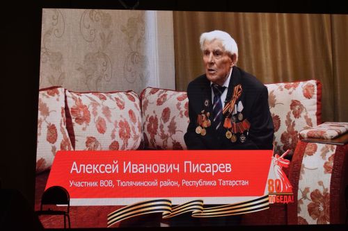 Ветераны из Казани показали в Кайбицах литературно-музыкальный спектакль «Поклонимся великим тем годам»