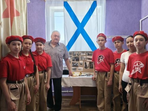 Встреча с капитаном‑подводником: юнармейцы Кушманской школы узнали о морской службе