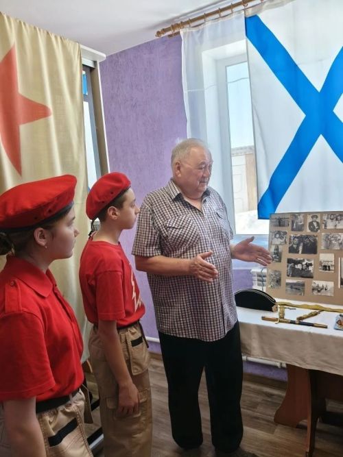 Встреча с капитаном‑подводником: юнармейцы Кушманской школы узнали о морской службе