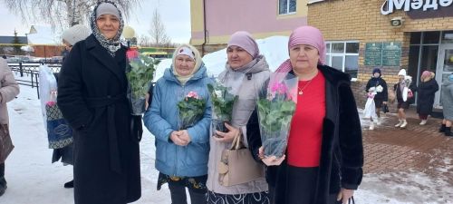 Шәхси эшмәкәр СВОдагыларның әниләре һәм хатыннары өчен ифтар ашы үткәрде