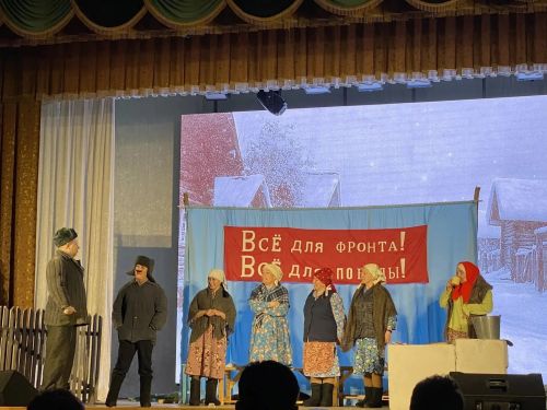 Учащиеся Старотябердинской школы посетили спектакль «Женщины и девушки тыла»