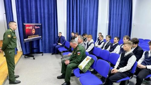 В Фёдоровской школе прошла встреча старшеклассников с представителями танкового училища