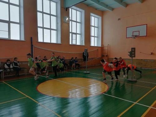 Ученики младших классов Фёдоровской школы учились сочетать учёбу, отдых и спорт