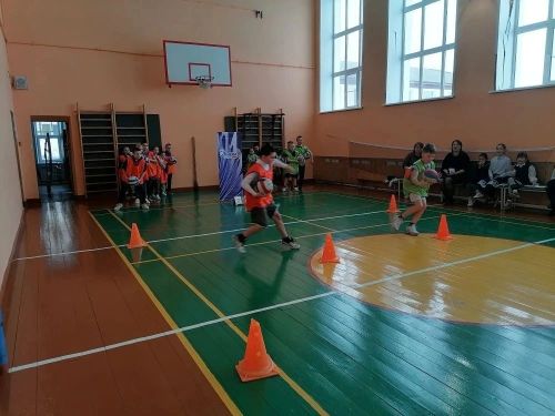 Ученики младших классов Фёдоровской школы учились сочетать учёбу, отдых и спорт