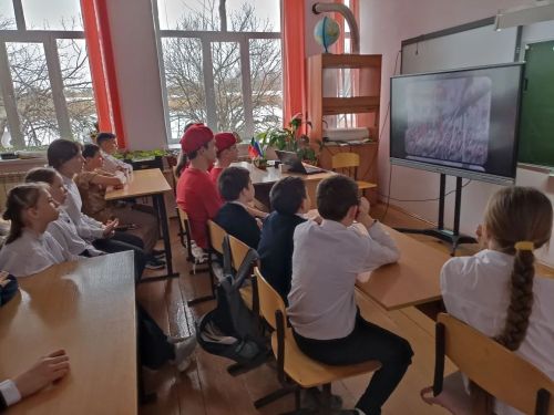 Учащиеся Берлибашской школы стали зрителями удивительного документального фильма «Гагарин. Обнимая небо»