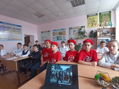 Учащиеся Берлибашской школы стали зрителями удивительного документального фильма «Гагарин. Обнимая небо»