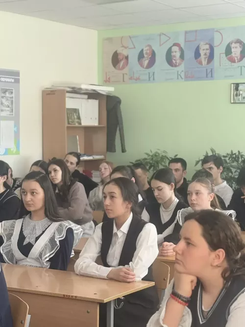 В Фёдоровской школе прошёл классный час «Измена Родине — тягчайшее преступление»