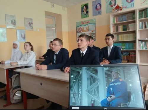 Создавая будущее: в Кушманской школе прошли классные часы «Россия — Мои горизонты»