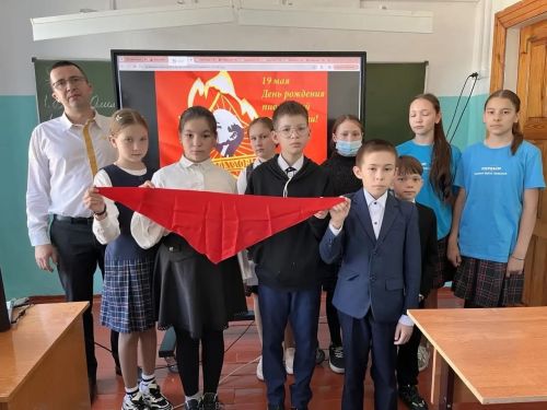 В поисках пионерского галстука: активисты Хозесановской школы провели увлекательный квест