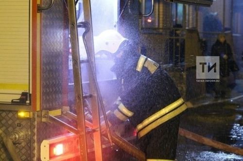В Альметьевске спасли женщину, потерявшую сознание в горевшей квартире