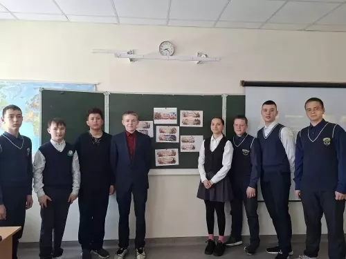 Гимн, память и песни Великой Победы: в Федоровской школе прошла новая учебная неделя