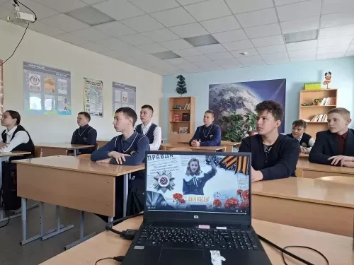 Гимн, память и песни Великой Победы: в Федоровской школе прошла новая учебная неделя