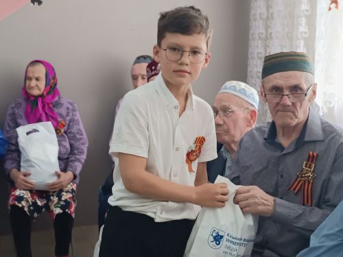 В преддверии Победы с песнями, подарками и добротой лицеисты КФУ посетили Кайбицкий дом-интернат