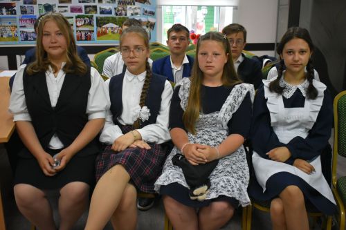 Первый шаг во взрослую жизнь: накануне Дня России кайбицким школьникам вручили паспорта