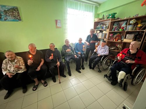 Проживающие Кайбицкого дома-интерната для престарелых и инвалидов присоединились к Всероссийской акции «Свеча памяти», приуроченной к Дню памяти и скорби