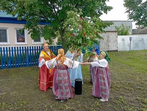 В Кулангинском сельском поселении прошел красивый праздник «Духов день или Проводы Берёзки»