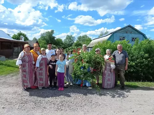 В Кулангинском сельском поселении прошел красивый праздник «Духов день или Проводы Берёзки»