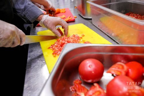 Лето без отравлений: как безопасно хранить и готовить продукты