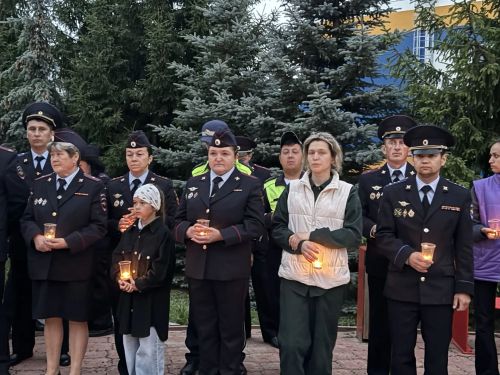 По случаю Дня памяти и скорби 21 июня у мемориального комплекса в селе Большие Кайбицы зажглись свечи в память о павших героях