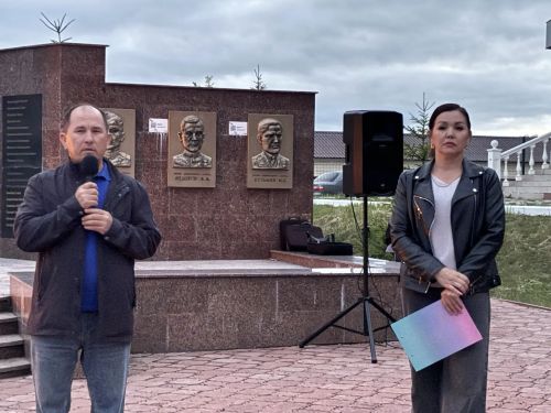 По случаю Дня памяти и скорби 21 июня у мемориального комплекса в селе Большие Кайбицы зажглись свечи в память о павших героях