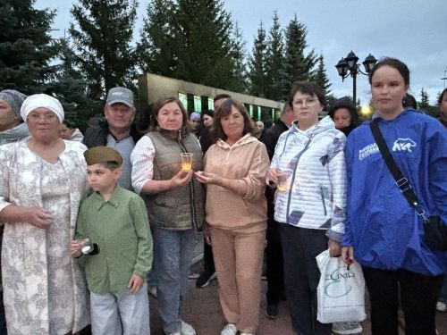 По случаю Дня памяти и скорби 21 июня у мемориального комплекса в селе Большие Кайбицы зажглись свечи в память о павших героях