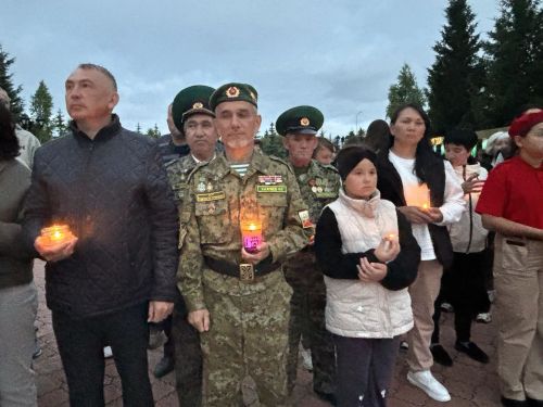 По случаю Дня памяти и скорби 21 июня у мемориального комплекса в селе Большие Кайбицы зажглись свечи в память о павших героях