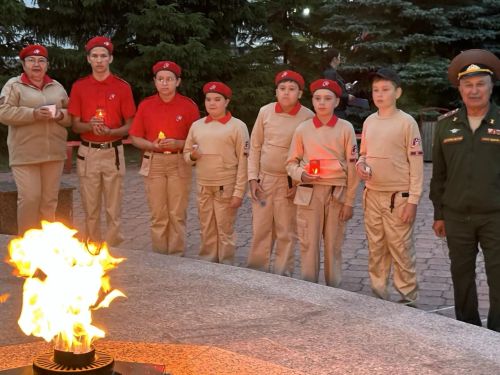 По случаю Дня памяти и скорби 21 июня у мемориального комплекса в селе Большие Кайбицы зажглись свечи в память о павших героях