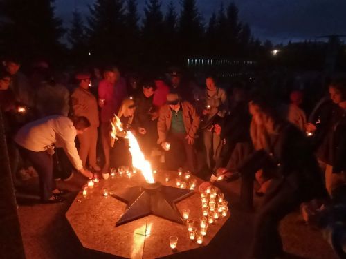 По случаю Дня памяти и скорби 21 июня у мемориального комплекса в селе Большие Кайбицы зажглись свечи в память о павших героях