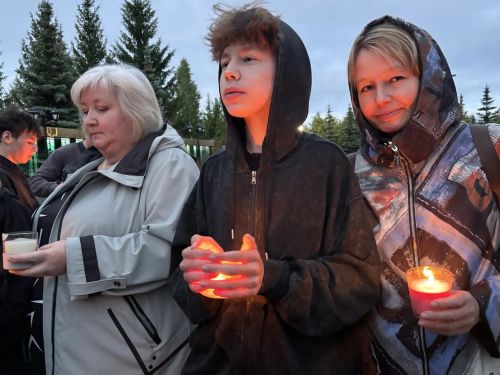 По случаю Дня памяти и скорби 21 июня у мемориального комплекса в селе Большие Кайбицы зажглись свечи в память о павших героях
